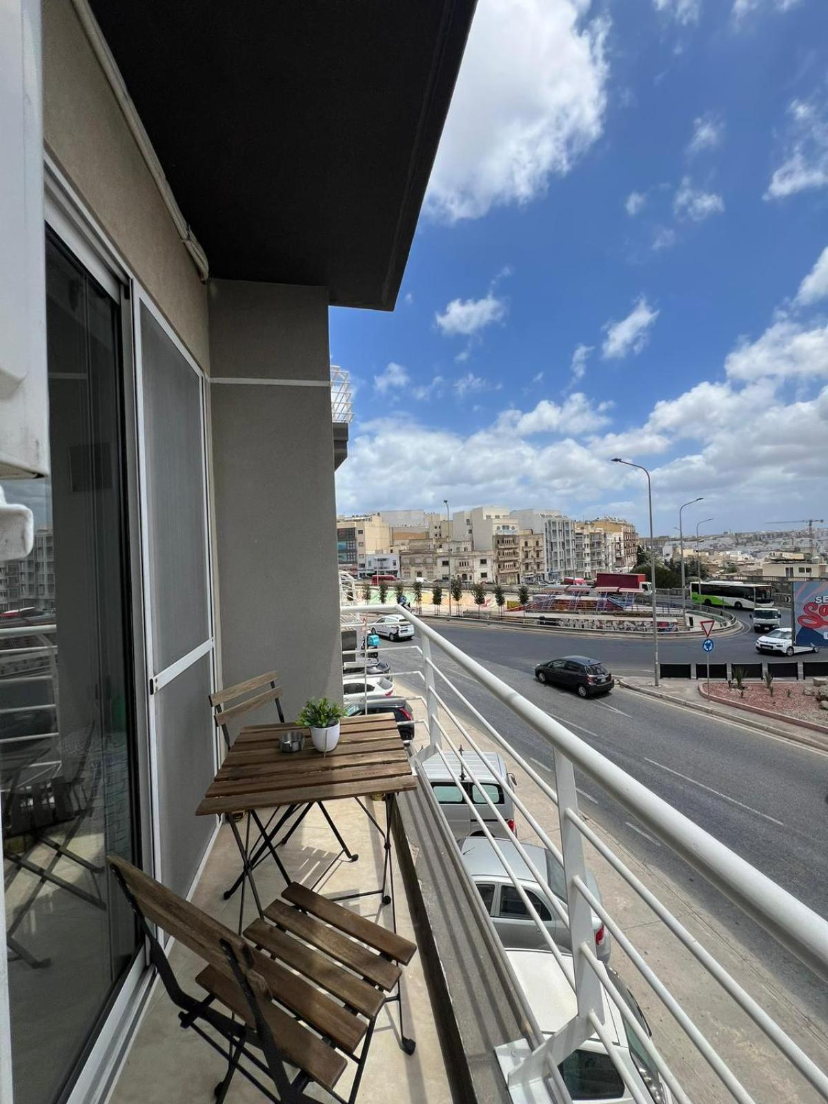 Perfectly Positioned In The Centre Of Malta Apartment Msida Exterior photo